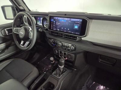 2025 Jeep Wrangler — photo 32 view