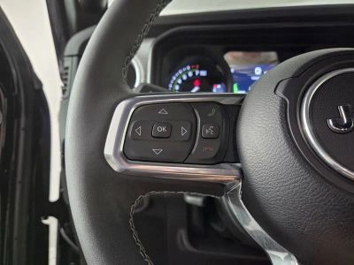 2025 Jeep Wrangler — photo 17 view