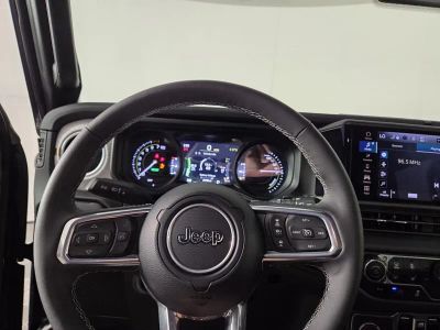 2025 Jeep Wrangler — photo 15 view