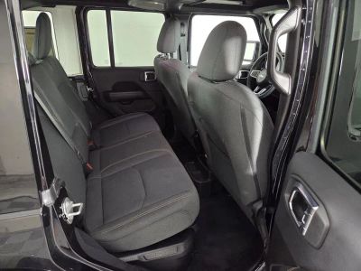 2025 Jeep Wrangler — photo 28 view