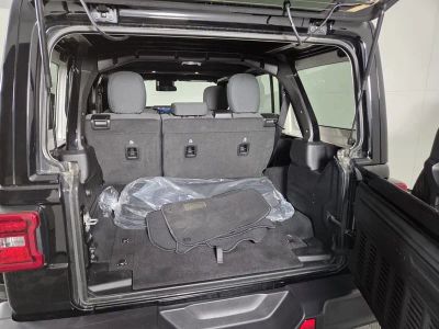 2025 Jeep Wrangler — photo 27 view