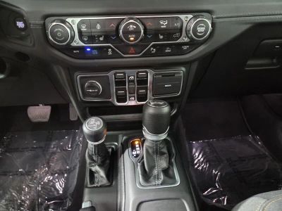 2025 Jeep Wrangler — photo 21 view
