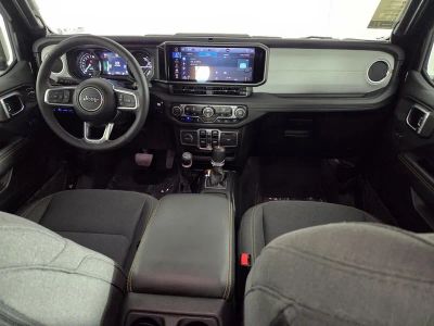 2025 Jeep Wrangler — photo 29 view