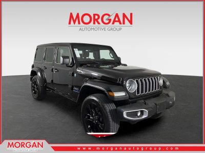 2025 Jeep Wrangler Sahara 4xe in Black — front three-quarter view