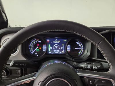 2025 Jeep Wrangler — photo 16 view