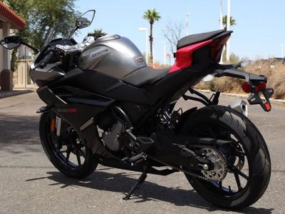 2026 CFMOTO 300SS - Photo 4