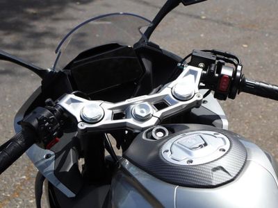 2026 CFMOTO 300SS - Photo 12