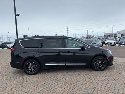 2017 Chrysler Pacifica — interior view