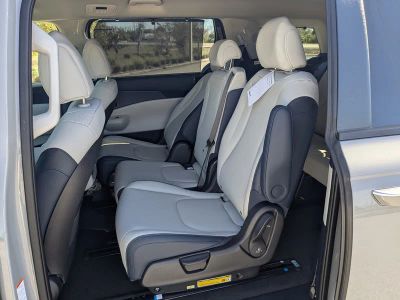 2026 Kia Carnival — photo 18 view