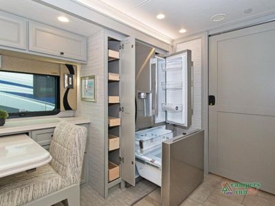 2026 Tiffin Motorhomes Phaeton - Photo 17