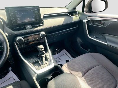 2019 Toyota RAV4 — photo 17 view