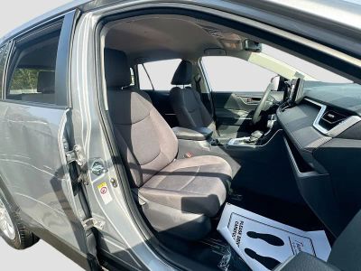 2019 Toyota RAV4 — photo 21 view