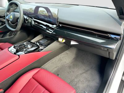 2026 BMW 5 Series — photo 24 view