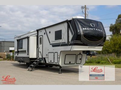 2026 Montana 3915TB - Photo 1