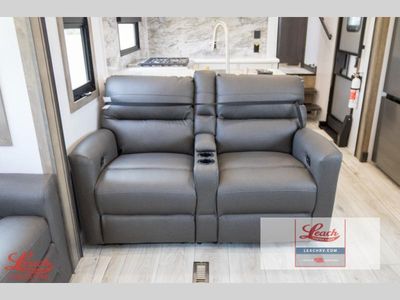 2026 Montana 3915TB - Photo 19
