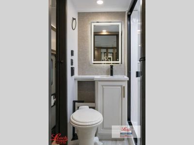 2026 Montana 3915TB - Photo 28
