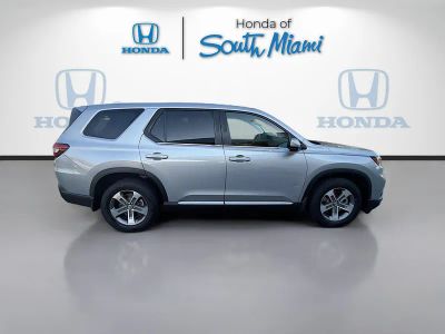2025 Honda Pilot — photo 8 view