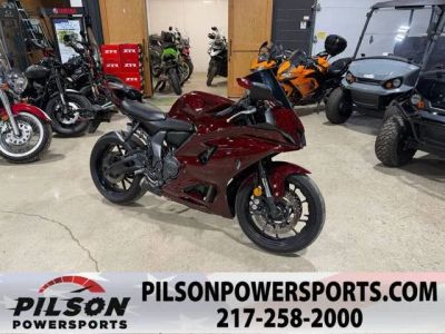 2024 Yamaha YZF-R7 — front three-quarter view