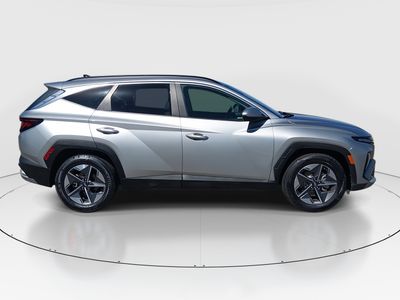 2025 Hyundai Tucson — photo 8 view