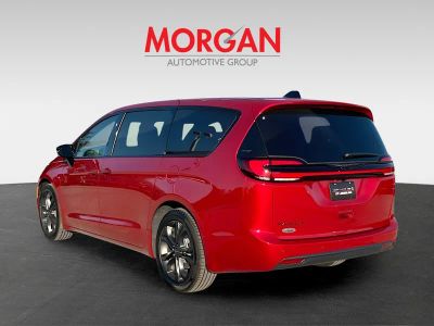 2026 Chrysler Pacifica — detail view