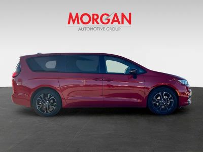 2026 Chrysler Pacifica — photo 8 view