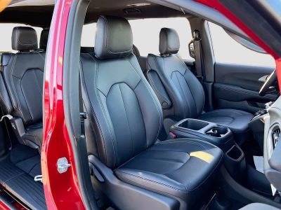2026 Chrysler Pacifica — photo 25 view