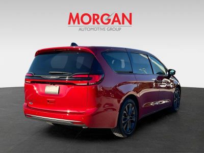 2026 Chrysler Pacifica — photo 7 view