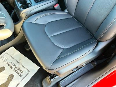 2026 Chrysler Pacifica — photo 18 view