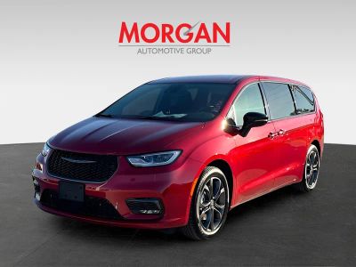 2026 Chrysler Pacifica — rear three-quarter view