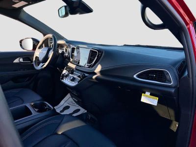 2026 Chrysler Pacifica — photo 26 view
