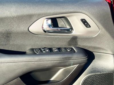 2026 Chrysler Pacifica — photo 17 view