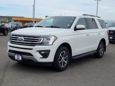 2020 Ford Expedition XLT in White Metallic — front three-quarter view