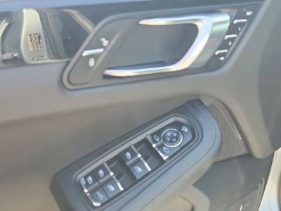 2019 Porsche Macan — photo 21 view