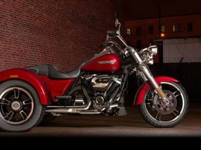 2017 Harley-Davidson® FLRT - Freewheeler® — front three-quarter view