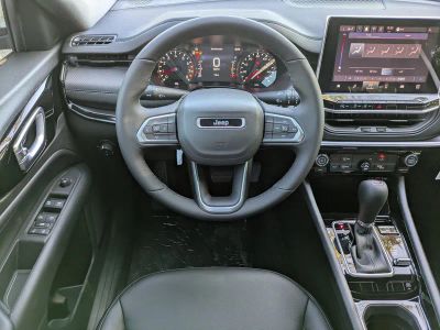 2026 Jeep Compass — photo 14 view