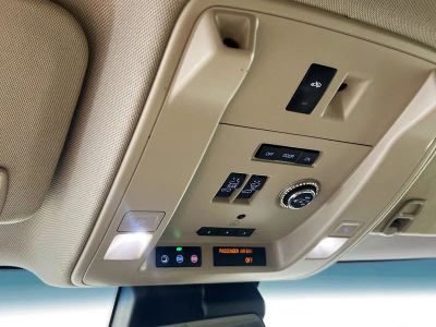 2017 Cadillac Escalade ESV — photo 18 view