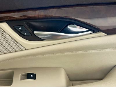 2017 Cadillac Escalade ESV — photo 28 view