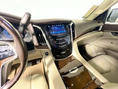 2017 Cadillac Escalade ESV — photo 22 view
