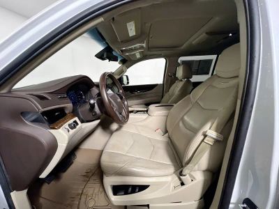 2017 Cadillac Escalade ESV — photo 12 view