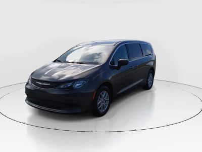 2022 Chrysler Voyager - Photo 3