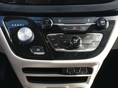 2022 Chrysler Voyager - Photo 13