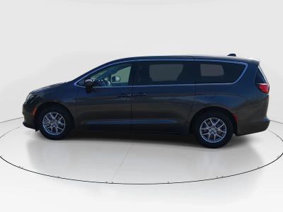 2022 Chrysler Voyager - Photo 4