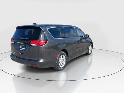 2022 Chrysler Voyager - Photo 7