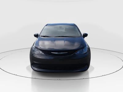 2022 Chrysler Voyager - Photo 2