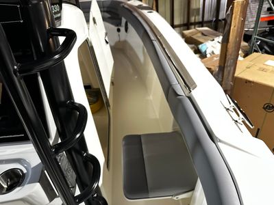 2026 Boston Whaler OUTRAGE 330 - Photo 18