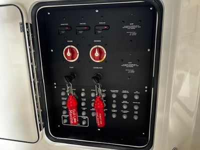 2026 Boston Whaler OUTRAGE 330 - Photo 19