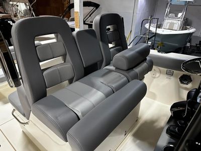 2026 Boston Whaler OUTRAGE 330 - Photo 20