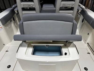 2026 Boston Whaler OUTRAGE 330 - Photo 13