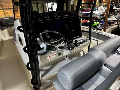 2026 Boston Whaler OUTRAGE 330 - Photo 3