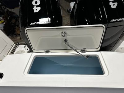 2026 Boston Whaler OUTRAGE 330 - Photo 23